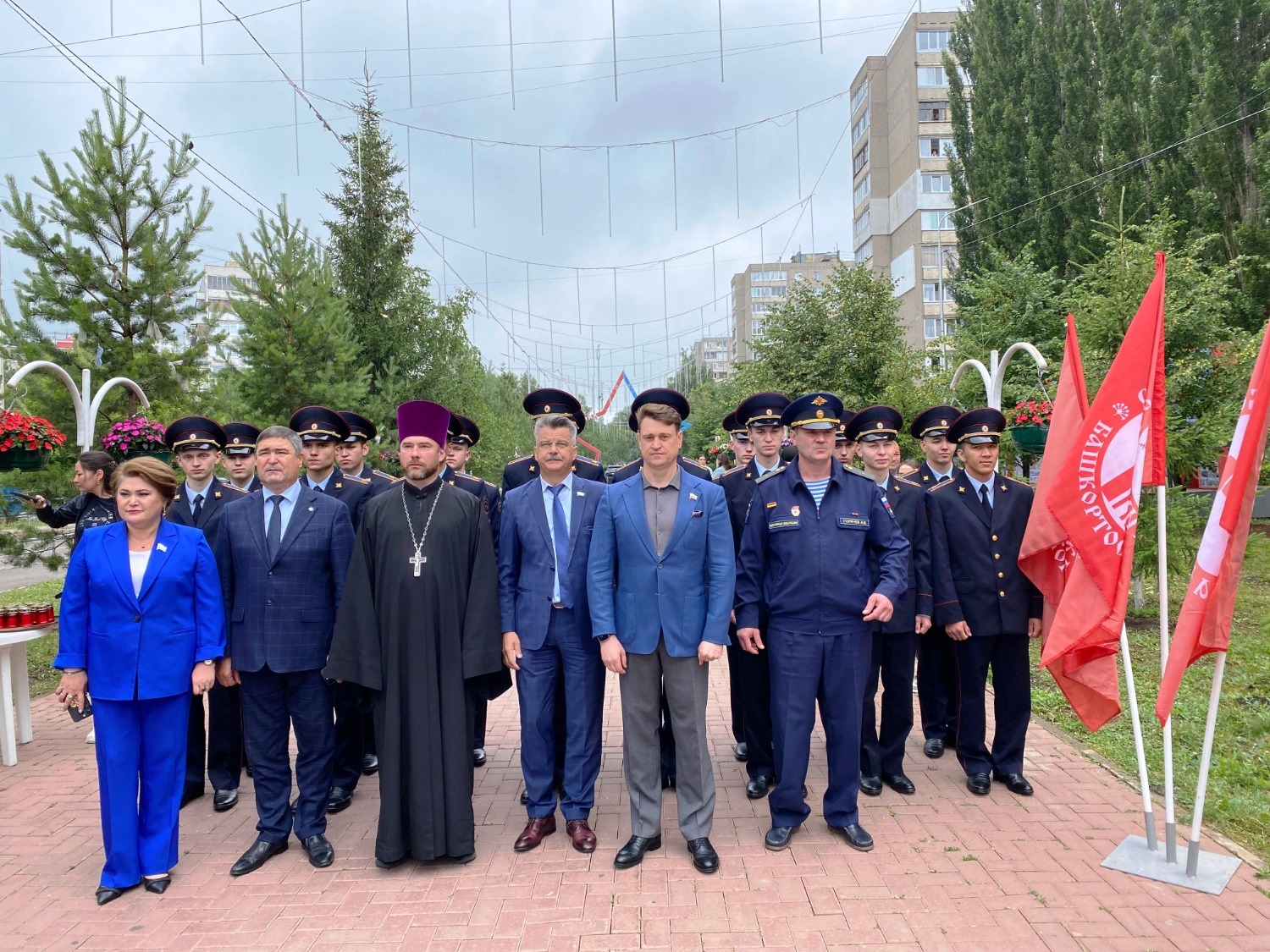 Почетные гости и курсанты