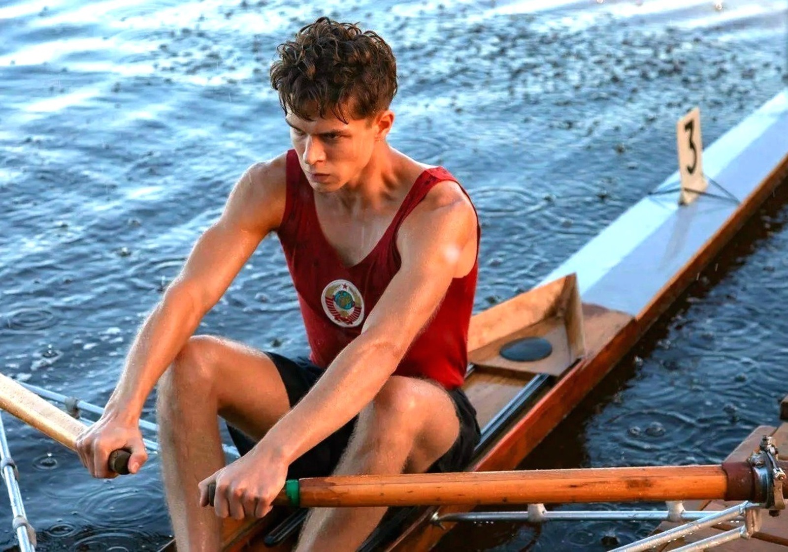 Кадр из фильма «Первый на Олимпе», 2025. Спорт, биография, драма. Реж.: Артём Михалков