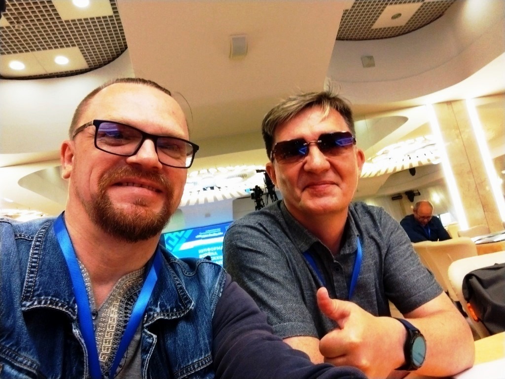 Илья Казаков  Сергей Алешкович (справа) и Илья Казаков (слева) на совещании СМИ РБ «МедиаЙЫЙЫН», г. Уфа, 06.06.2023 г.