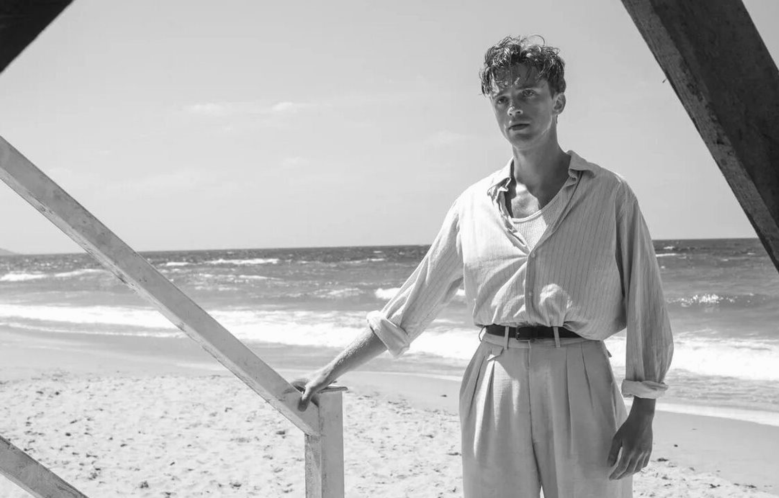 Кадр из фильма Франсуа Озона «Посторонний» (2025). Драма.18+.