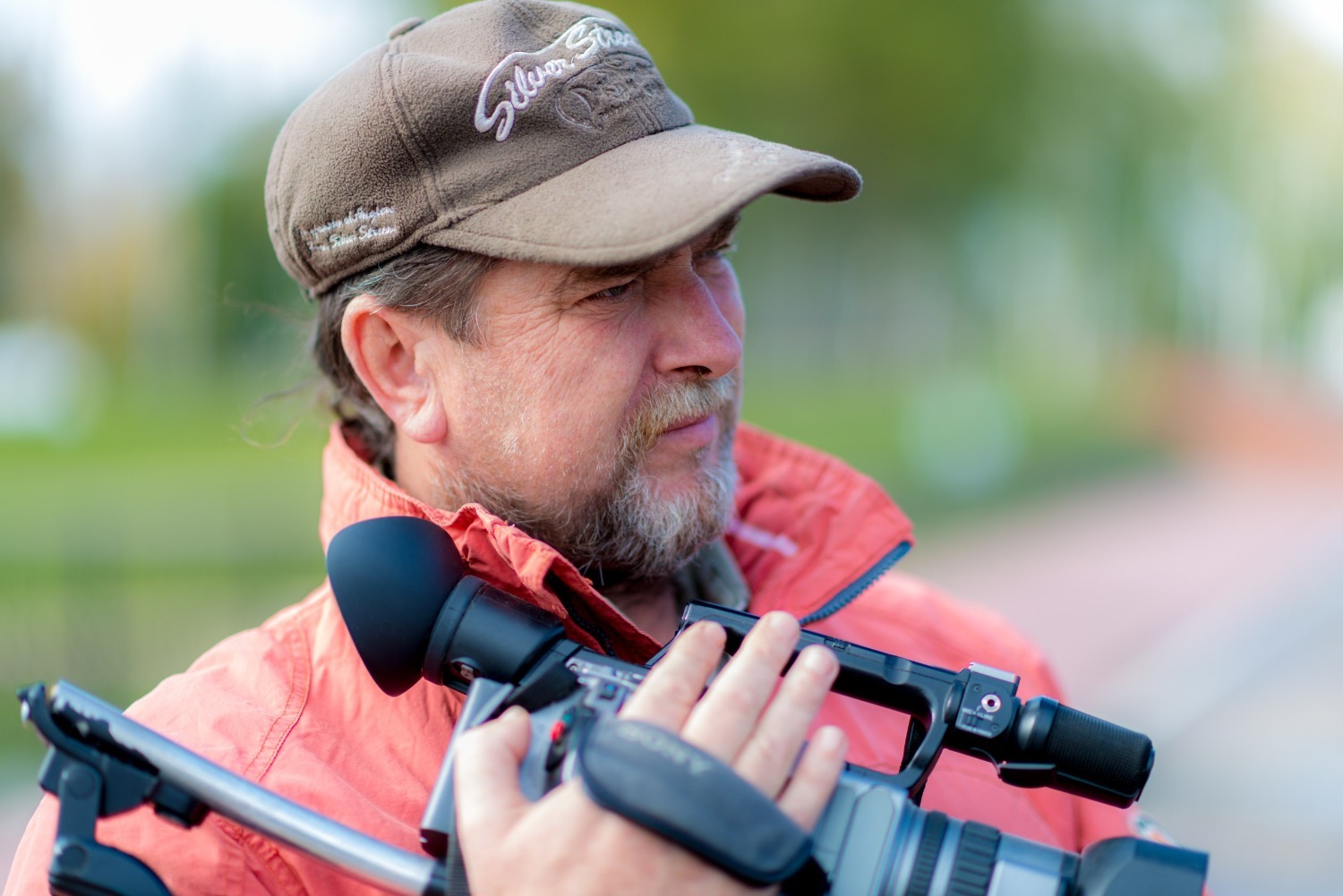 Вячеслав Скосырский — видеооператор, видеомонтажёр. Стоял у истоков создания и развития телевидения в городе Салавате.