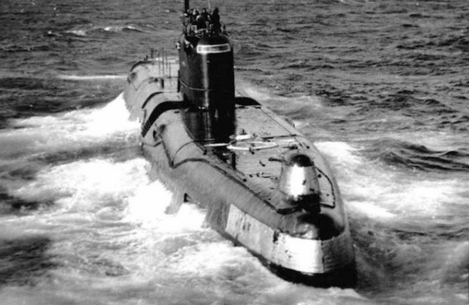 http://forums.airbase.ru  Подводная лодка ПЛ «К-85» 651 пр. в море. В январе 1965 г. пл вошла в состав 35 дипл 1 Флпл.
