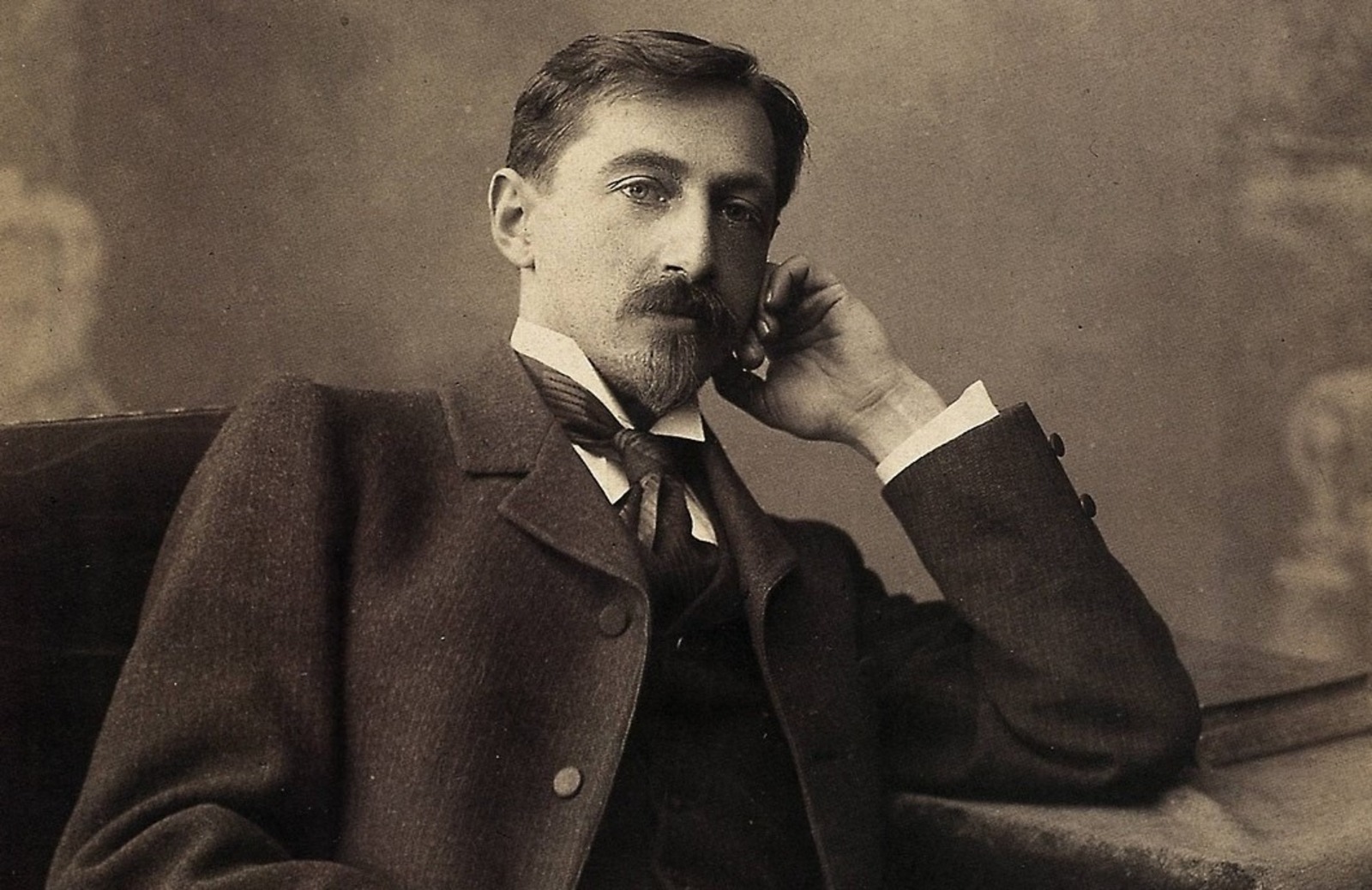 Иван Алексеевич Бунин — русский писатель, поэт и переводчик, лауреат Нобелевской премии по литературе 1933 г.