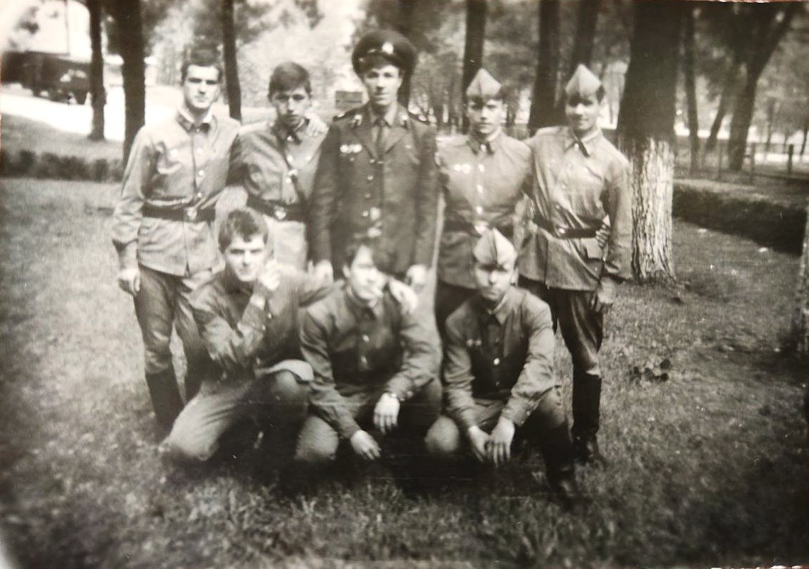 Сергей Алешкович (В центре в нижнем ряду). Южная Группа войск (Венгрия). 1987-1989 гг.