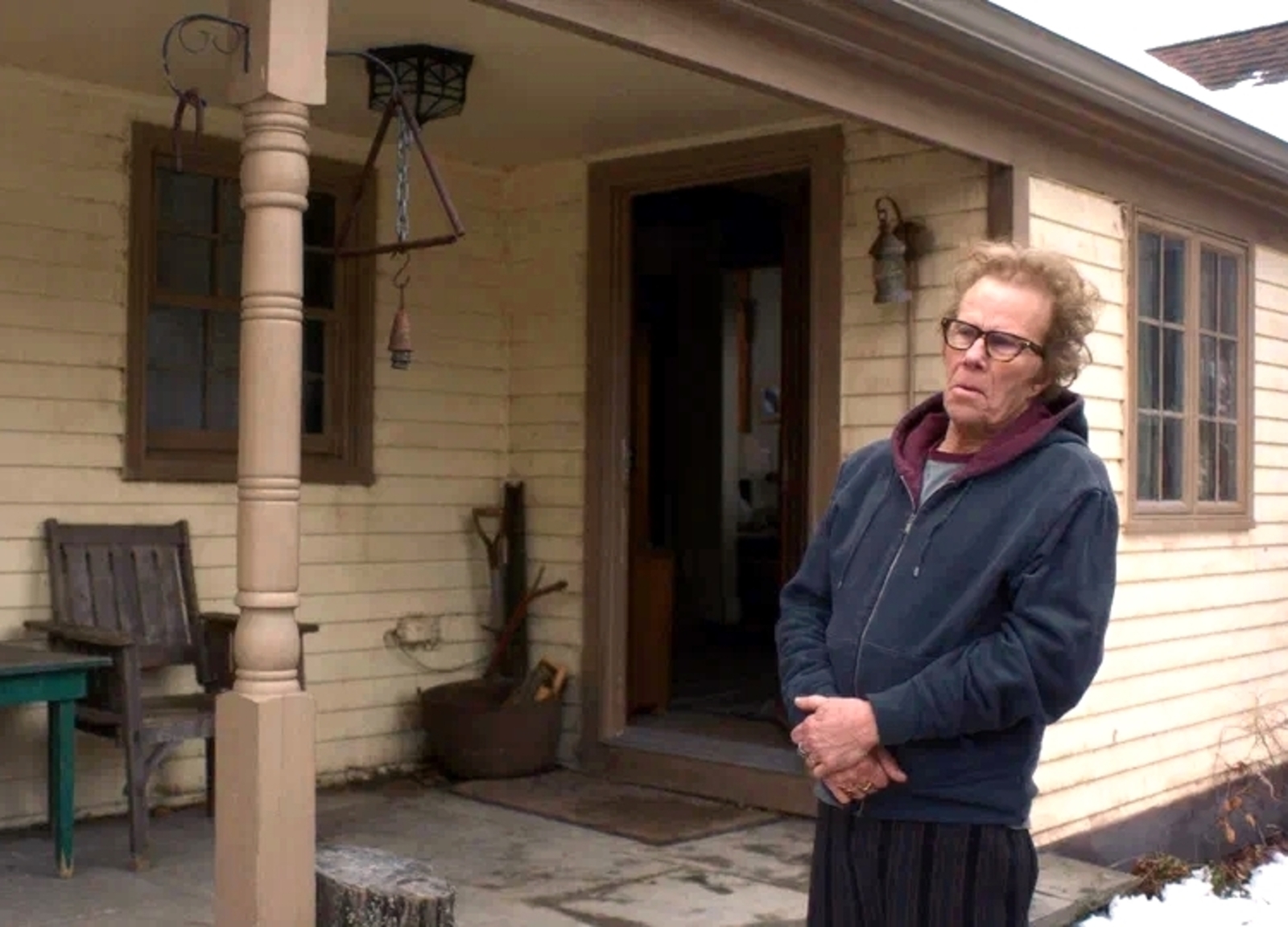 Кадр из фильма Джима Джармуша «Отец мать сестра брат» 2025 (Комедия, драма).