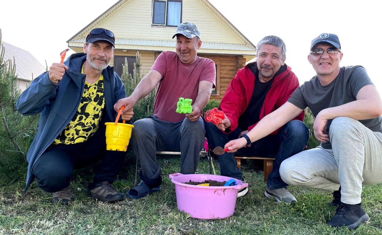 Из архива С.В. Алешковича  Сергей Алешкович (крайний справа) с друзьями