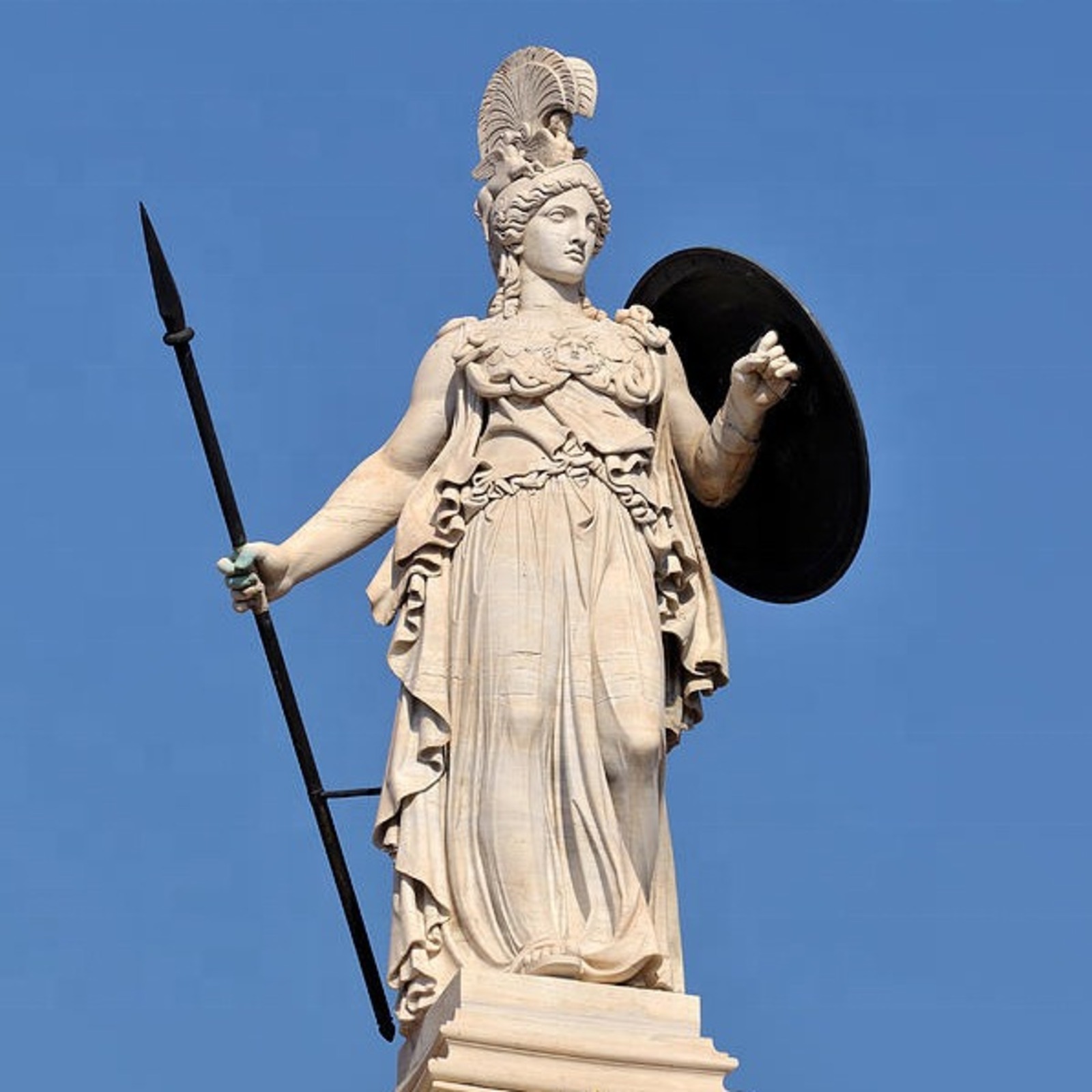 Минерва - древнеримская богиня мудрости и знаний, покровительница ремесленников, писателей, актёров, поэтов, художников, учителей, учащихся и врачей.