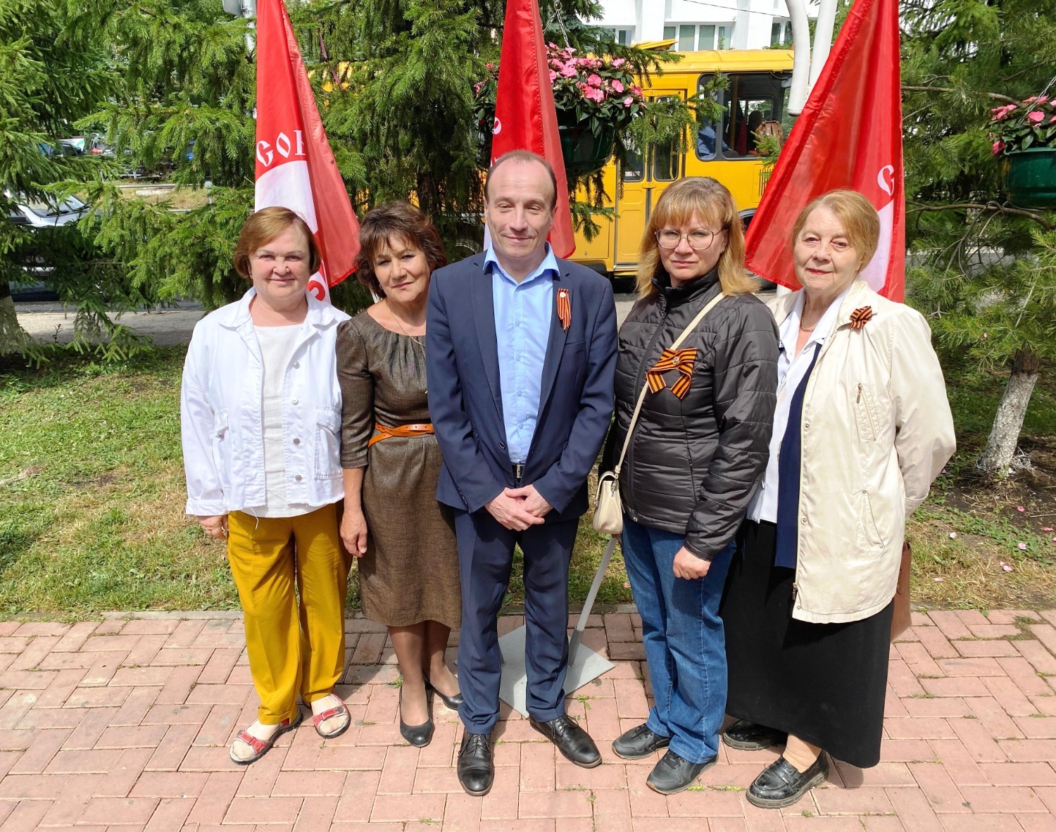 А.В. Басов, Н.Н. Давыдова и активисты Собора