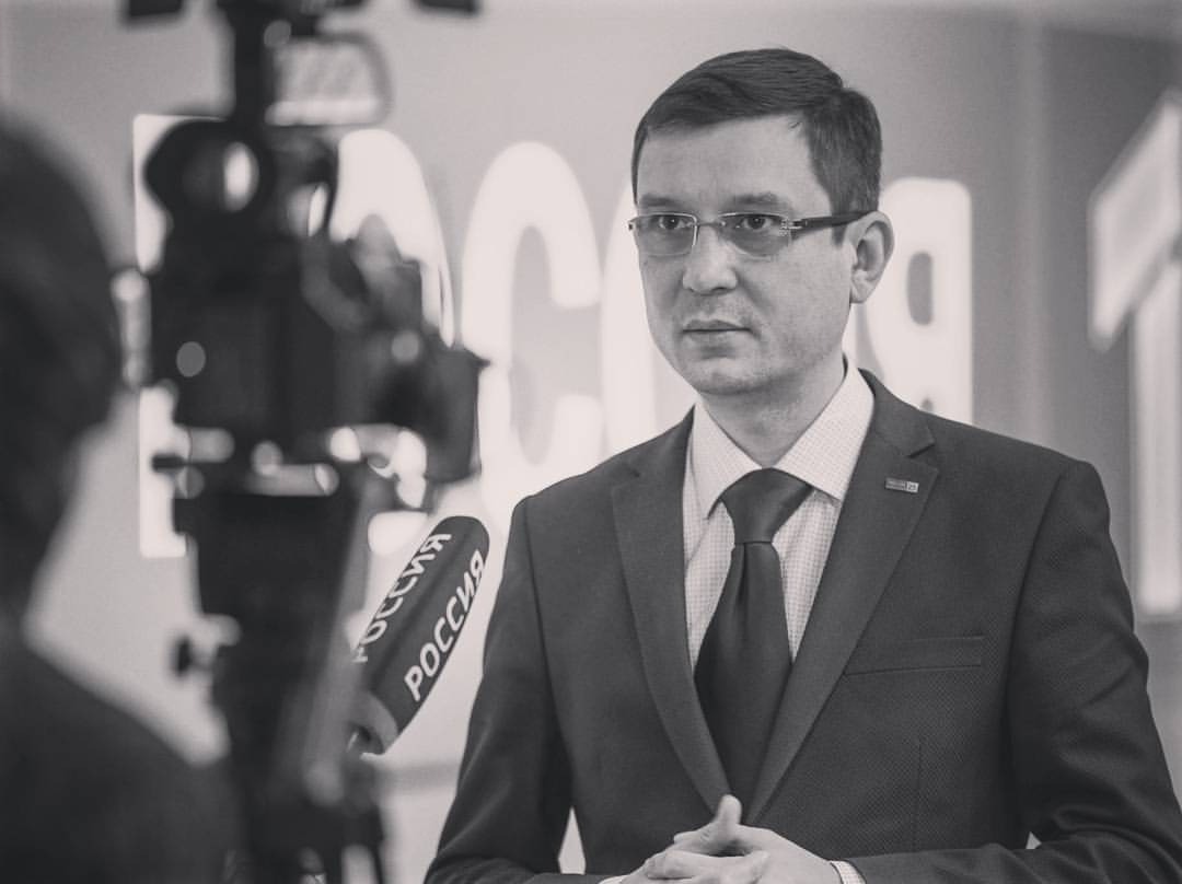 Азамат Салихов — журналист, репортёр, собственный корреспондент ВГТРК по Башкортостану, Удмуртии и Оренбургской области. Награждён орденом Салавата Юлаева за смелость при исполнении профессионального долга. Директор ГТРК «Башкортостан».  Член Общественного совета при УФНС России по Республике Башкортостан.